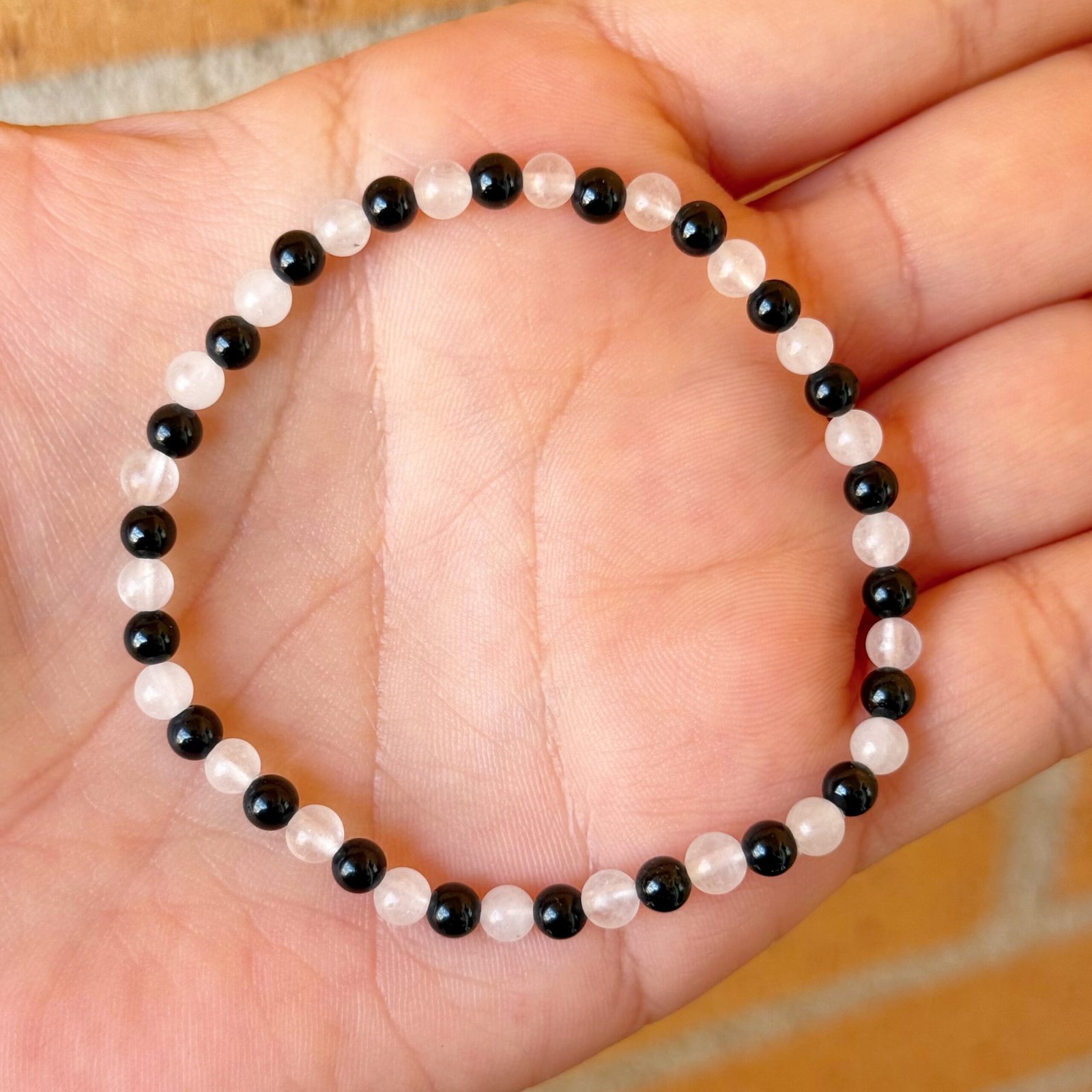 Pulsera bolas ESCUDO PROTECTOR (turmalina negra y cuarzo blanco)