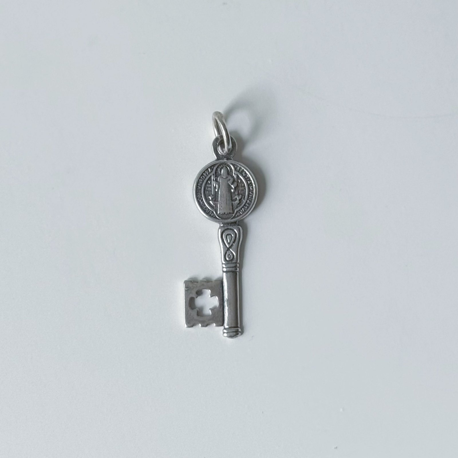 Colgante Llave de San Benito Plata