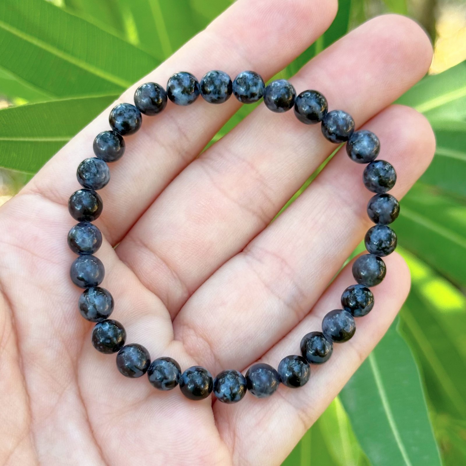 Pulsera bolas 6mm Gabbro (merlinita mística) A+