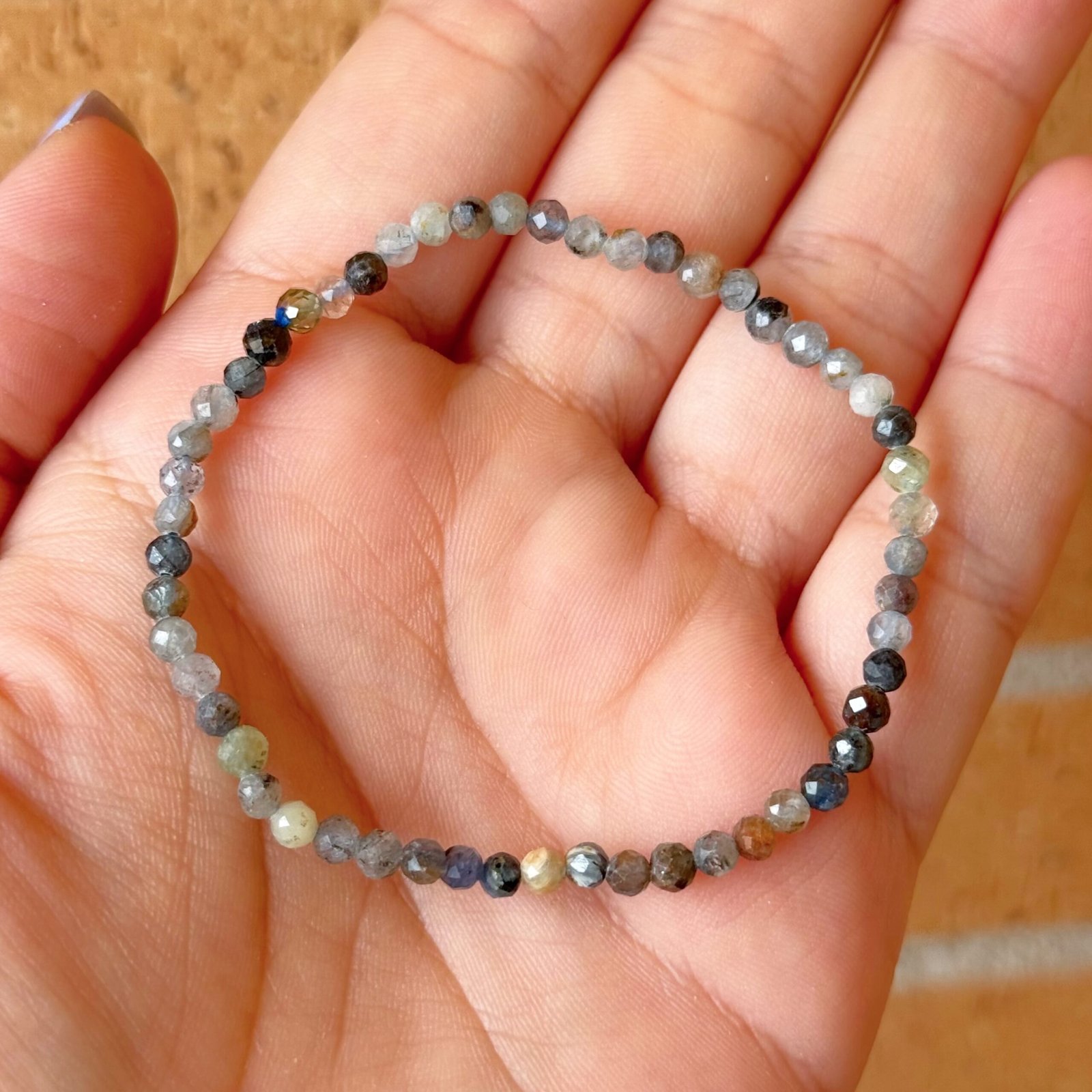 Pulsera bolas facetada cianita