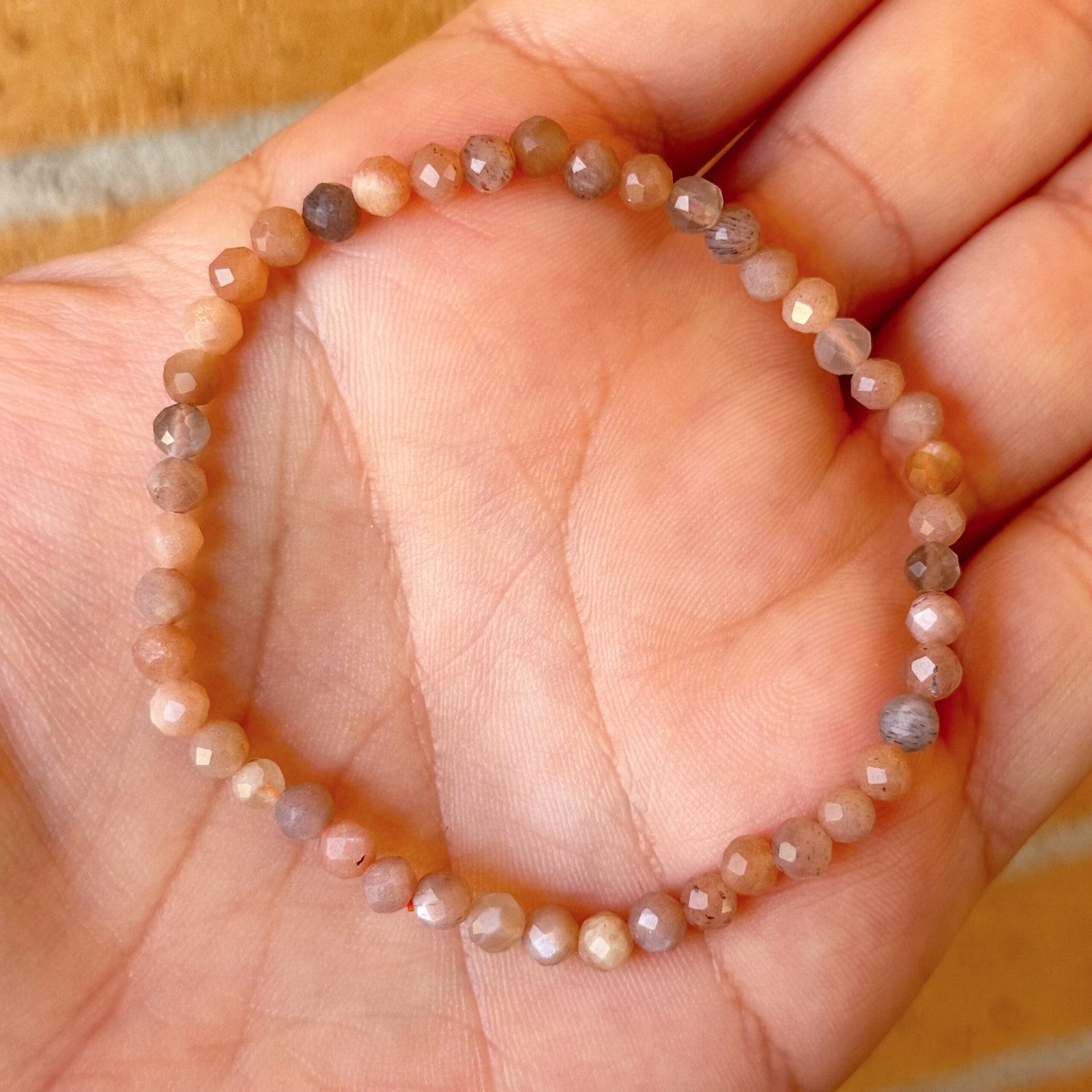 Pulsera facetada de piedra sol